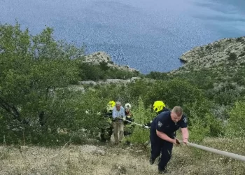 Čudo kod Makarske: Sletio u provaliju duboku 150 metara i sam izašao iz smrskanog auta