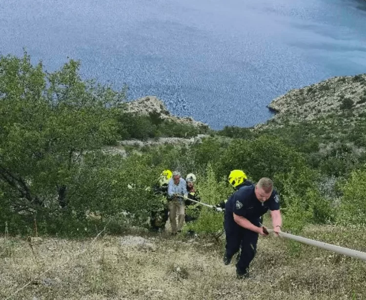 Čudo kod Makarske: Sletio u provaliju duboku 150 metara i sam izašao iz smrskanog auta