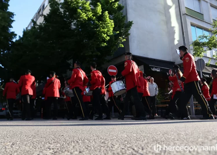 Mostar uz glazbu dočekao Prvi svibnja: Tradicionalna budnica probudila grad