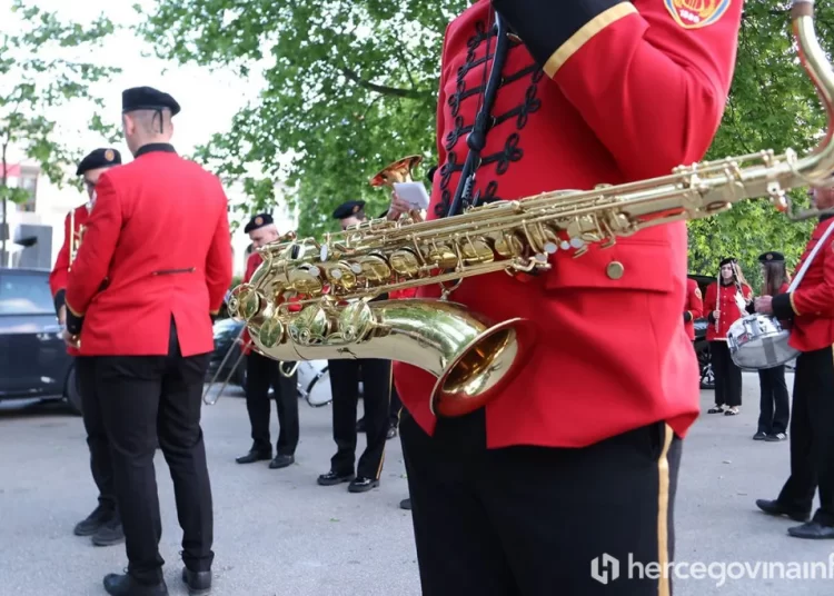 Mostar uz glazbu dočekao Prvi svibnja: Tradicionalna budnica probudila grad