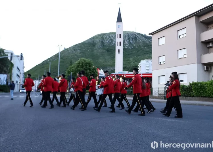 Mostar uz glazbu dočekao Prvi svibnja: Tradicionalna budnica probudila grad