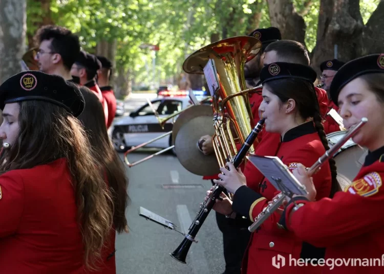 Mostar uz glazbu dočekao Prvi svibnja: Tradicionalna budnica probudila grad