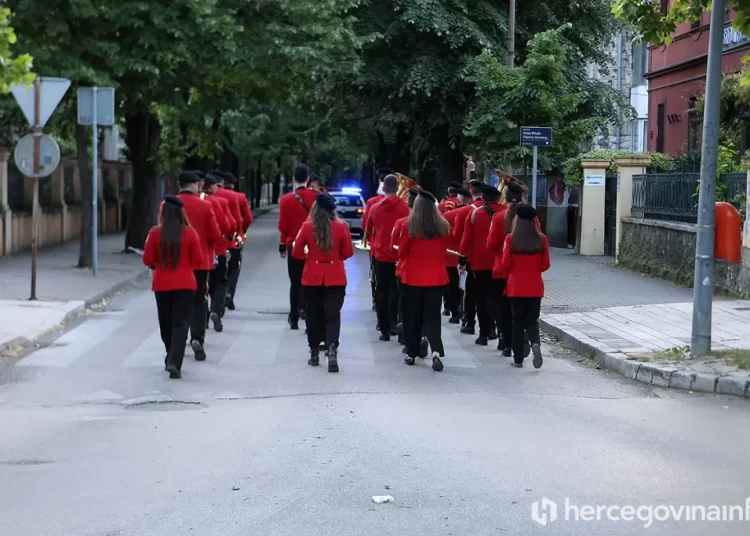 Mostar uz glazbu dočekao Prvi svibnja: Tradicionalna budnica probudila grad