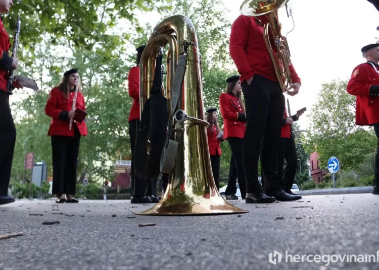 Mostar uz glazbu dočekao Prvi svibnja: Tradicionalna budnica probudila grad