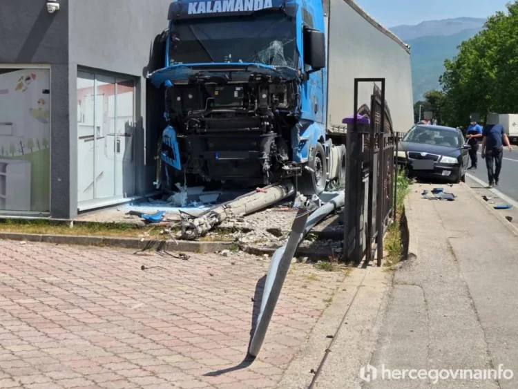 Teška prometna nesreća u Mostaru: Velike gužve prema sjeveru grada