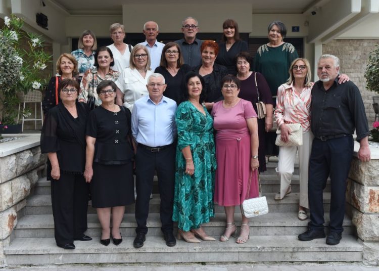 Široki Brijeg: Maturanti Srednje upravne škole Mostar obilježili 45 godina mature