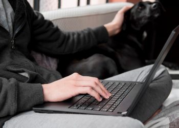 Na internetu objavljeni podaci učenika i nastavnika iz Hrvatske, Carnet istražuje