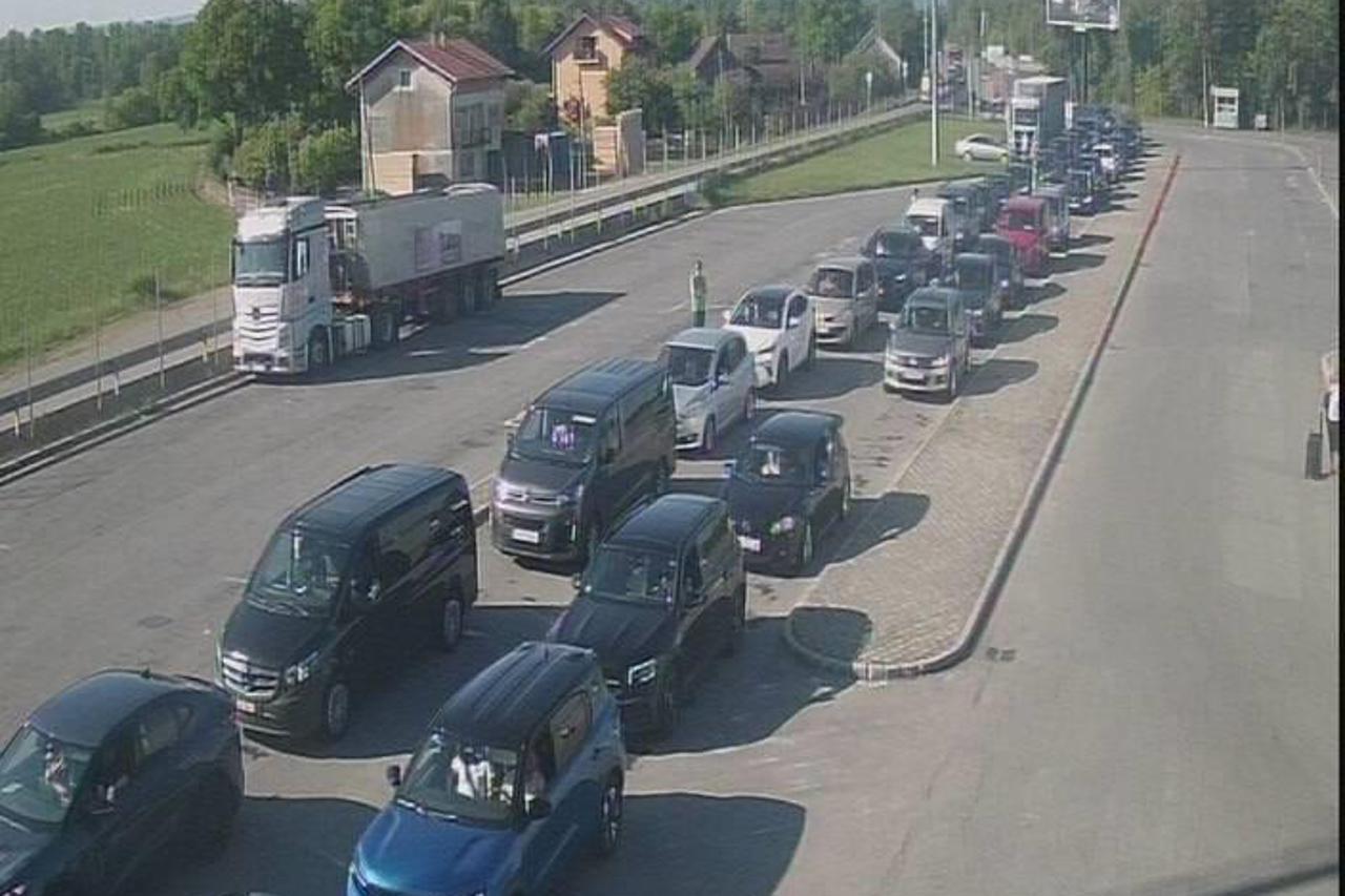 Gužve: Na ova tri granična prijelaza su najduže kolone Gužve: Na ova tri granična prijelaza su najduže kolone