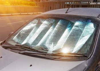Otvoreni prozori ne pomažu, suncobran da: Što stvarno hladi automobil ljeti?