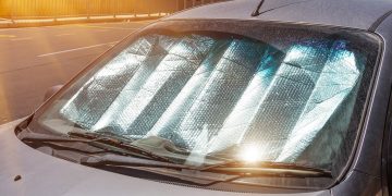 Otvoreni prozori ne pomažu, suncobran da: Što stvarno hladi automobil ljeti?