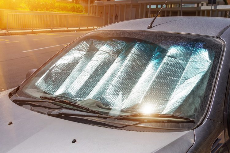 Otvoreni prozori ne pomažu, suncobran da: Što stvarno hladi automobil ljeti?