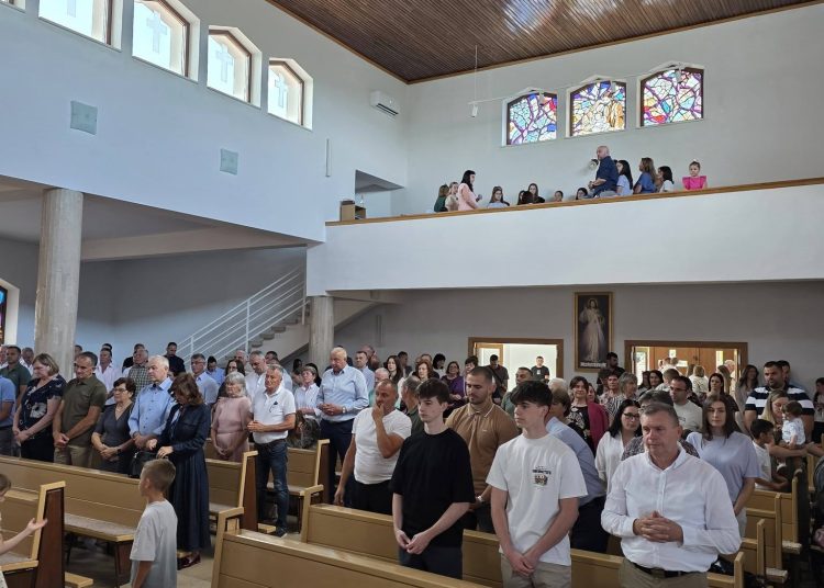 Široki Brijeg: Župljani Buhova proslavili blagdan Presvetoga Trojstva