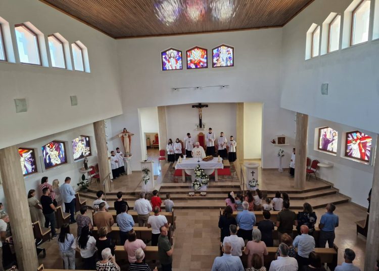 Široki Brijeg: Župljani Buhova proslavili blagdan Presvetoga Trojstva