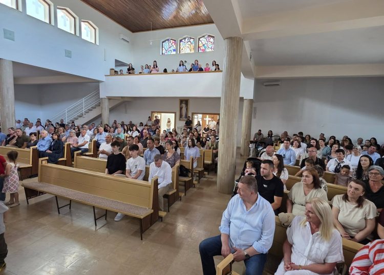 Široki Brijeg: Župljani Buhova proslavili blagdan Presvetoga Trojstva