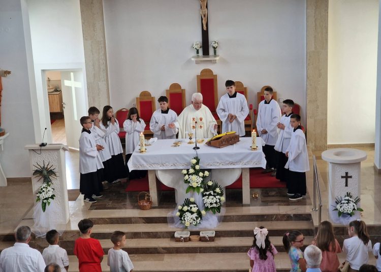 Široki Brijeg: Župljani Buhova proslavili blagdan Presvetoga Trojstva