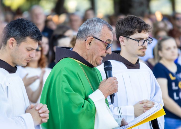 Ljubuški: Velik odaziv vjernika na četvrtom danu devetnice, večeras misu predvodi fra Jure Barišić