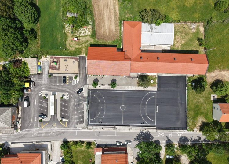 Novo ruho školskog igrališta u Rakitnu: Završeni radovi vrijedni 50.000 KM