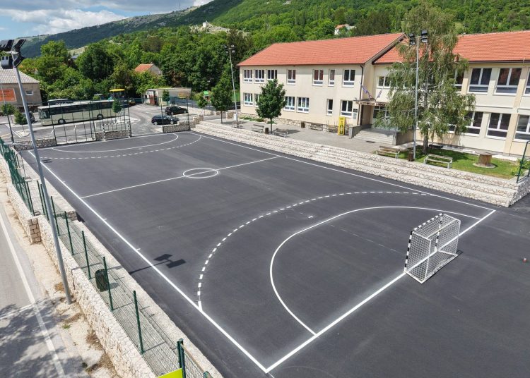 Novo ruho školskog igrališta u Rakitnu: Završeni radovi vrijedni 50.000 KM