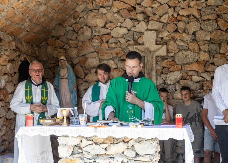 Staro katoličko misište Bristovica ponovno okupila vjernike: Održano svečano misno slavlje