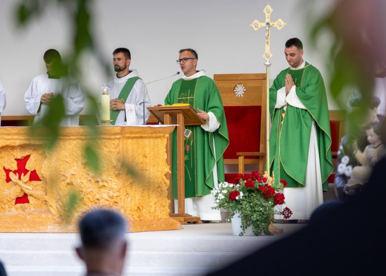 Peti dan devetnice sv. Anti: Misno slavlje predvodio fra Jure Barišić