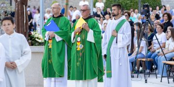 Ljubuški: Velik odaziv vjernika na četvrtom danu devetnice, večeras misu predvodi fra Jure Barišić