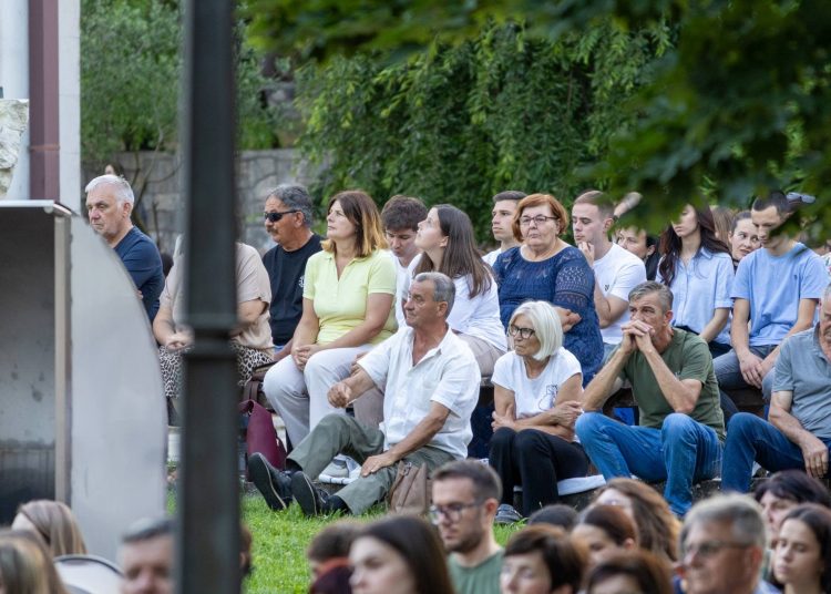 Ljubuški: Velik odaziv vjernika na četvrtom danu devetnice, večeras misu predvodi fra Jure Barišić