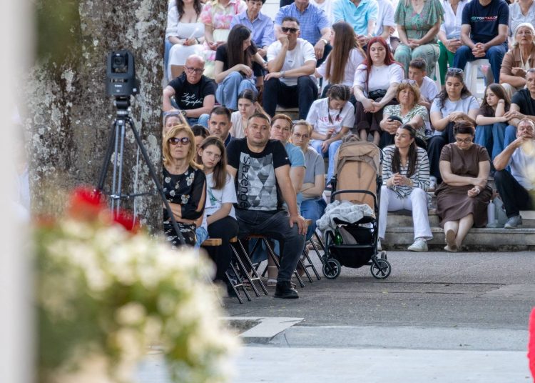 Ljubuški: Velik odaziv vjernika na četvrtom danu devetnice, večeras misu predvodi fra Jure Barišić