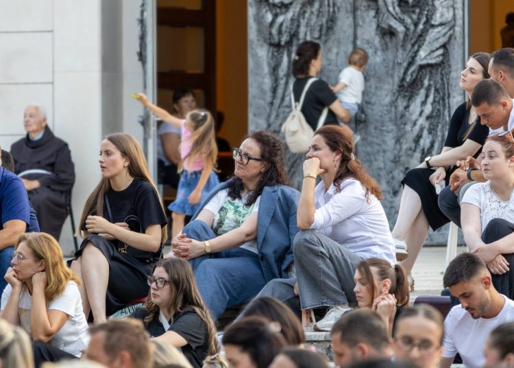 Ljubuški: Velik odaziv vjernika na četvrtom danu devetnice, večeras misu predvodi fra Jure Barišić