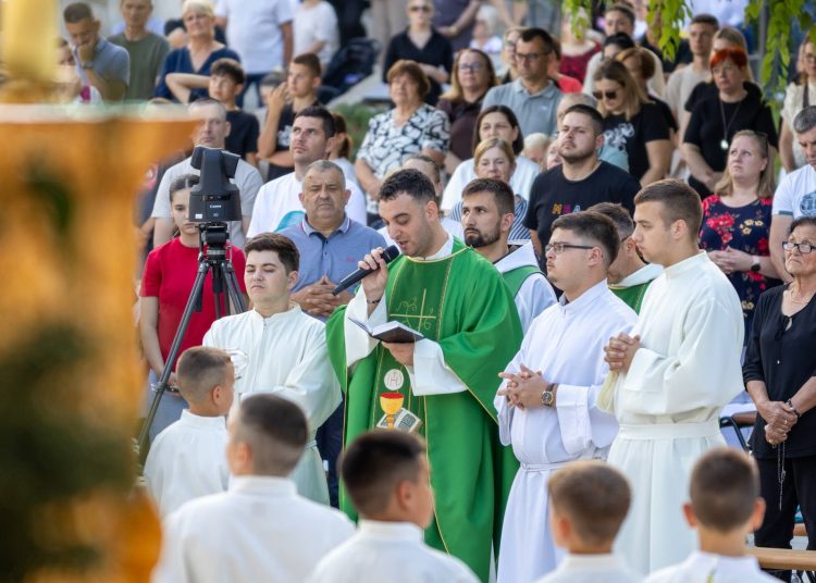 Peti dan devetnice sv. Anti: Misno slavlje predvodio fra Jure Barišić