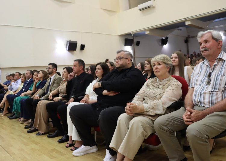 Posušje: Maturanti obilježili kraj školovanja i 60 godina Gimnazije Fra Grge Martića
