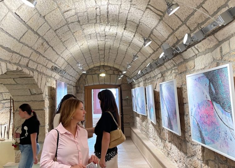 Širokobriješki umjetnik izložbom „Duhovni prostori“ otvorio Dan muzeja u Posušju