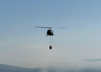 Požar kod Jablanice i dalje bukti: Vatra zahvatila 14 hektara šume, u gašenju sudjeluje i helikopter