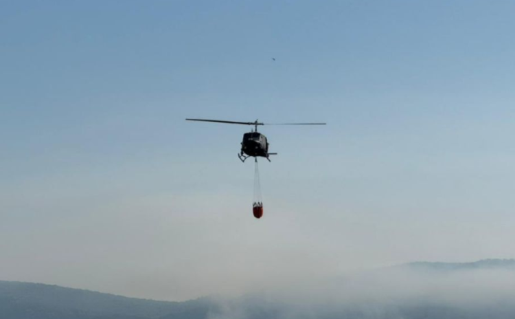 Požar kod Jablanice i dalje bukti: Vatra zahvatila 14 hektara šume, u gašenju sudjeluje i helikopter
