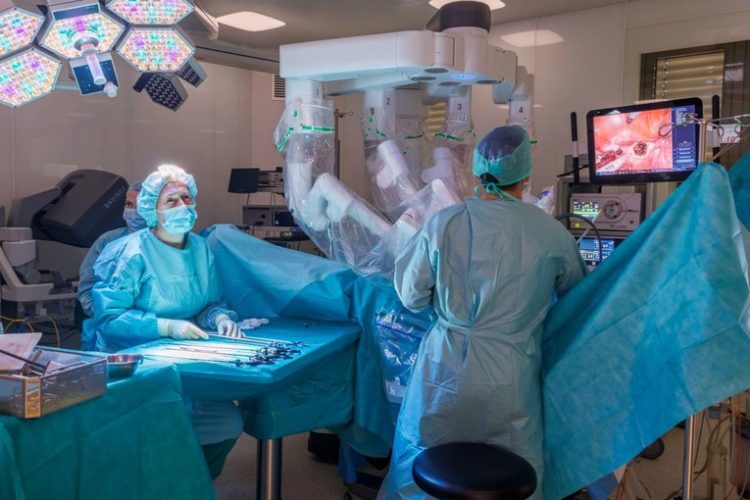 Prva robotska ginekološka operacija u Hrvatskoj: Pacijentica se oporavlja brže i s manje boli