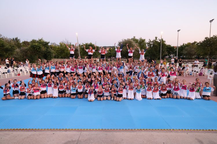 Park širokobrijeških branitelja domaćin tradicionalne Cheerleading večeri