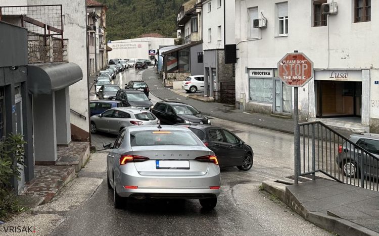 BIHAMK upozorava: Poslijepodne se očekuju gužve i zastoji na cestama diljem BiH