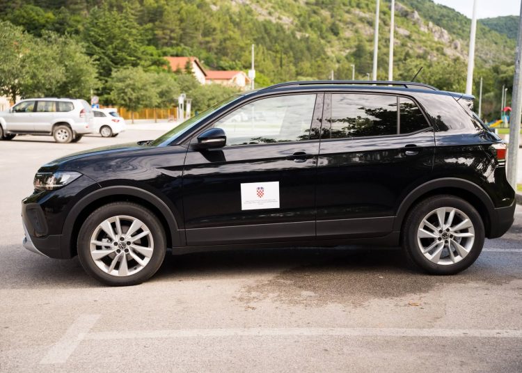 Nabavljeno novo službeno vozilo za potrebe Centra za socijalni rad Široki Brijeg