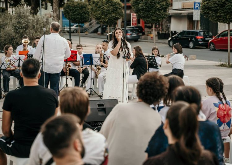 Široki Brijeg: Ugodna večer u gradu uz zvuke limene glazbe