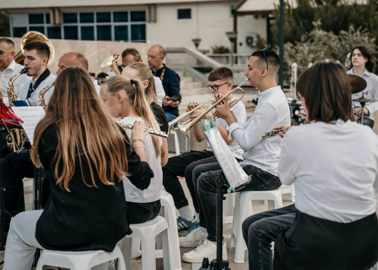 Široki Brijeg: Ugodna večer u gradu uz zvuke limene glazbe