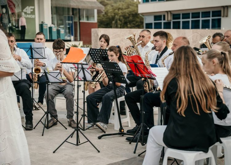 Široki Brijeg: Ugodna večer u gradu uz zvuke limene glazbe
