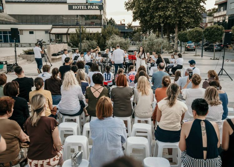 Široki Brijeg: Ugodna večer u gradu uz zvuke limene glazbe