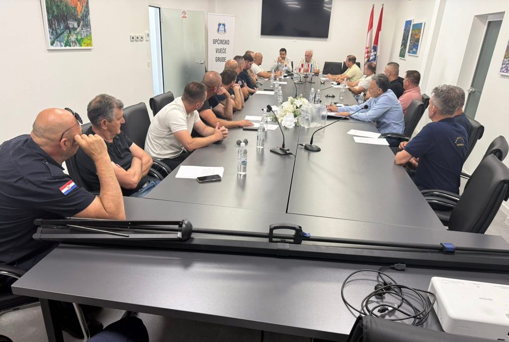U Grudama dogovorene procedure za angažman dva Air Tractora u gašenju požara U Grudama dogovorene procedure za angažman dva Air Tractora u gašenju požara