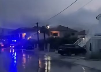 (VIDEO) Grom udario u obiteljsku kuću u Metkoviću i izazvao požar