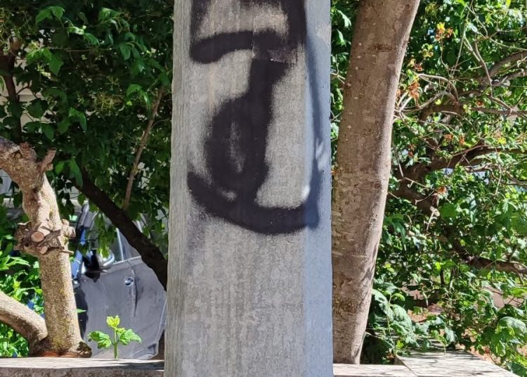 (VIDEO) Divljačka vožnja automobilima i vandalizam u Posušju: Oštećeno i multisenzorno igralište za djecu