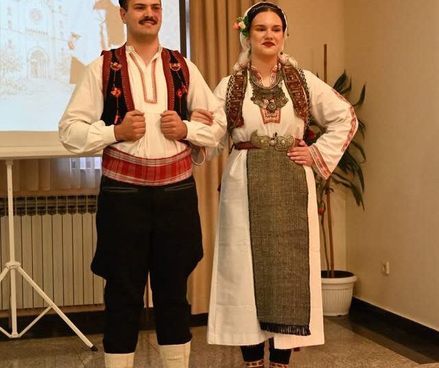 Široki Brijeg: HKUD Hercegovac revijom narodnih nošnji započeo proslavu 30 godina djelovanja