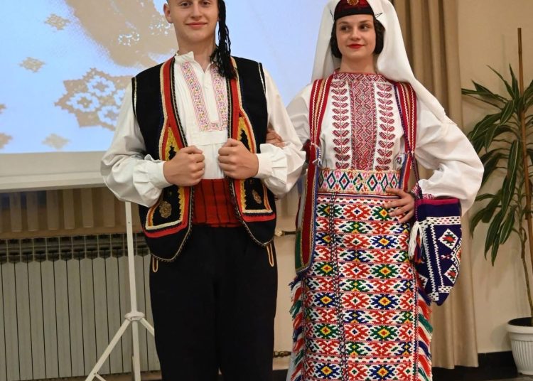 Široki Brijeg: HKUD Hercegovac revijom narodnih nošnji započeo proslavu 30 godina djelovanja
