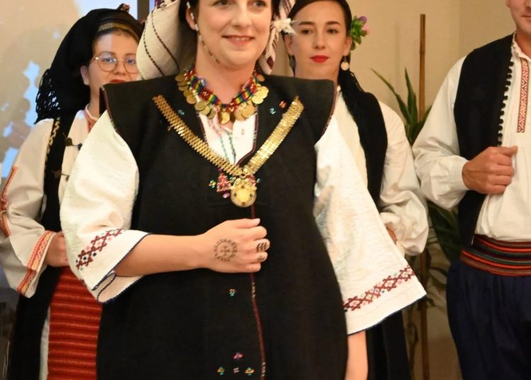 Široki Brijeg: HKUD Hercegovac revijom narodnih nošnji započeo proslavu 30 godina djelovanja