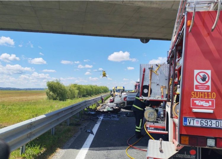 Prve snimke užasa iz Hrvatske: Četiri osobe poginule u jezivom sudaru, automobili potpuno uništeni