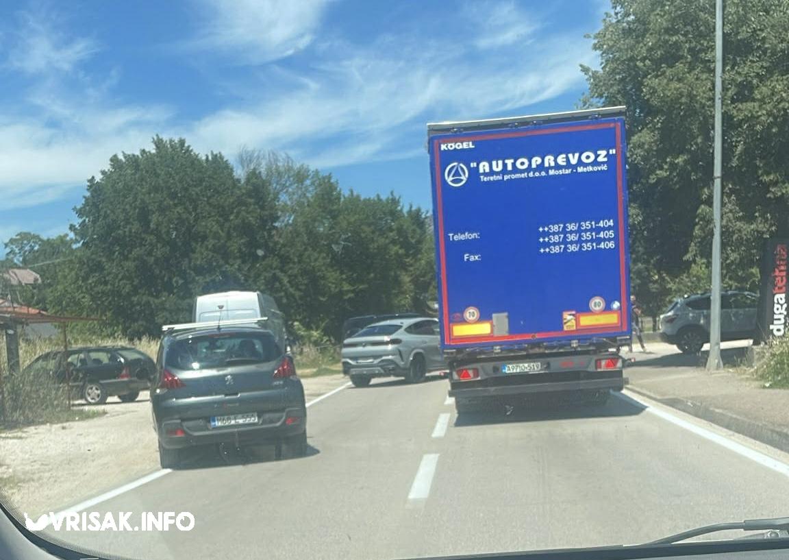 Prometna nesreća u Humcu: Veća materijalna šteta, promet usporen