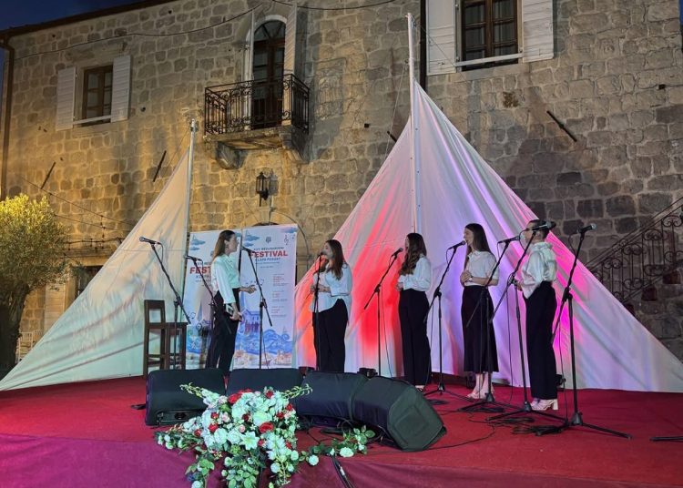 Širokobriješka klapa Rozeta osvojila nagradu za najbolju debitantsku klapu na međunarodnom festivalu u Perastu